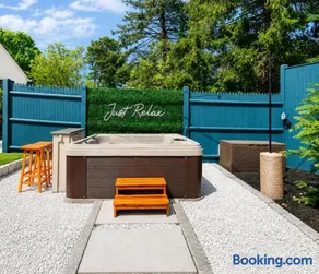 Pool, Hot Tub, Pickleball, Games, Movies, Playroom, Pets OK - Image 2