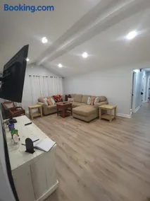 6 bedroom! Pool Table, Gaming Area, Firepit & More - Image 2