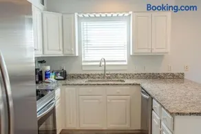 For Fox Sake - Freshly remodeled 6br/6ba with a pool! - Image 3