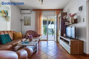 Holiday home Bella Sofia 80 m from the sea - Image 5