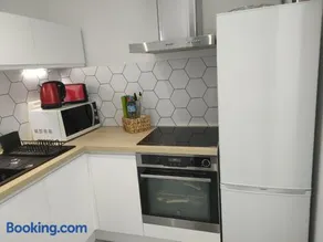 2 pièces en RDC climatisé avec terrasse et parking privé - Image 3