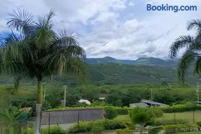 Reserva tu casa rodeada de naturaleza en Anapoima - Image 2