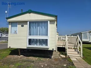 FI005 Loomy Escapes Caravan at St Osyth Beach Essex - Image 3