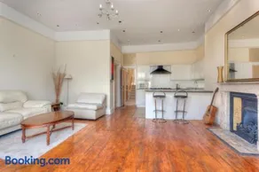 Family Sea View Apartment - Image 2