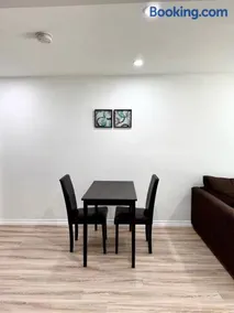 Beautiful Cozy Walkout Basement Apartment - Image 3