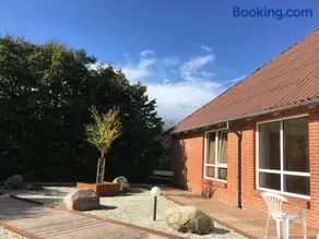 Hollys Bed & Breakfast - Image 1