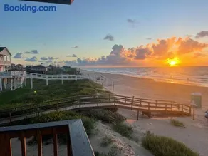 Surfside Beachfront Luxe - Image 2