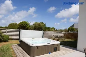 Villa Yana Bretagne Piscine Intérieure partagée et Spa Privatif 100m de la Plage - Image 3