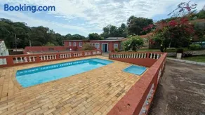 Chácara familiar em Mairinque com Piscina Adulto e Infantil, Wi-Fi e Churrasqueira - Image 1