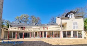 Villa avec barbecue, terrasse et jacuzzi - Image 2
