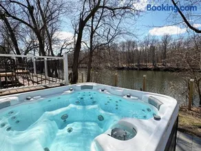 Family Lake House Waterfront - Image 2