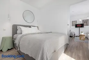 2 BR - Parking garage - Central - Terrace - Wi-Fi - Image 1