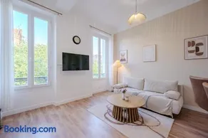 Modern and Bright 2-Room Apartment in City Center - Image 3