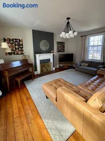 Candler Top Unit - Historic DT Lynchburg Apt, Walk To Shops and Dining - Image 1