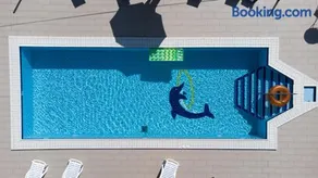 Spacious villa for 10 with a big private pool - Image 1