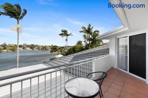 Pet friendly &Amazing waterfront house &Pool - Image 2
