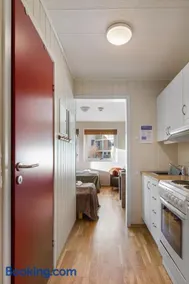 Cozy Studio Close to City, Kitchen & Parking - Image 4