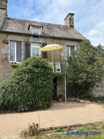 11 Steps Rustic Charming Flat in Normandy - Image 3