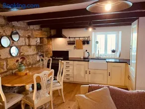 Cosy 400yr old Cottage, Flowergate, Whitby, Sleeps 6 - Image 3