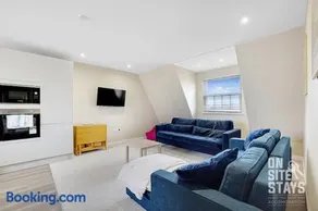 OnSiteStays 3BR Quiet Apt Ensuite & Air Con - Image 2