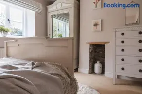 Summer Cottage - Image 2