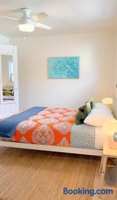 Cozy Garden Bungalow - Pets/Parking/Beach - Image 2