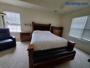 Master Bed & Bath Just For You - Image 2