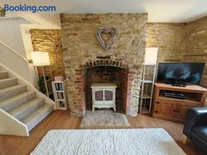 Wishbone Cottage In The Cotswolds - Image 3