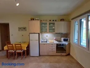 Ktima Pyroessa Apartments - Yellow Apartment - Image 2