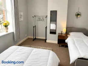Contractor Stay near BAE, Sleeps 4, WiFi - Image 3