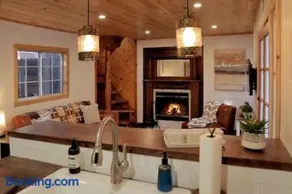 La Petite - Heart of Town - Stunning Remodel - Image 3