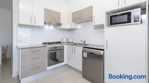 Stylish Unit With Water Views - Image 3