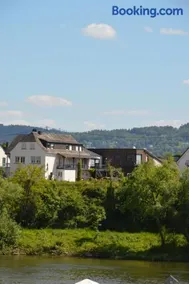 Wein & Gästehaus Porten-Becker - Image 1