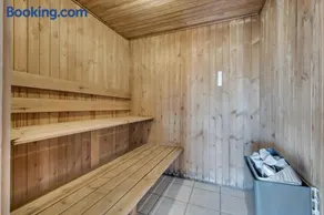 Holiday home for 12 people with indoor pool - Image 5