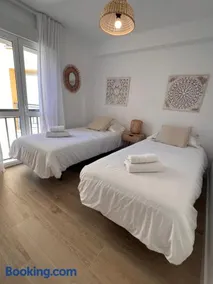 Torremolinos Sea View Apartment Pool and Beach - Image 1