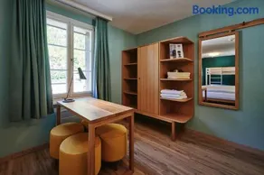 5th Floor Basic Rooms - shared bathrooms - Image 4