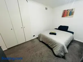 4 Bed room house near NTU Clifton campus - Image 4