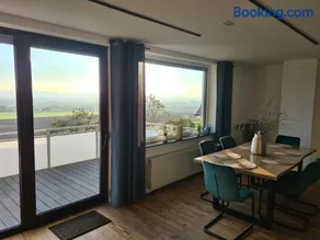 Moderne Ferienwohnung mit Aussicht - Image 4