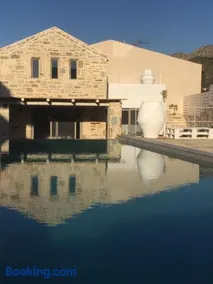 LAINI LUXURY SUITES - Image 1