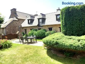 Maison de charme à Pléhédel avec jardin - Image 1