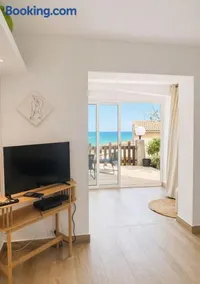 Seaside Apartment - Image 1