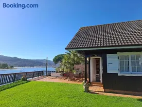 Casa de madera sobre el mar - Image 2