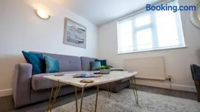 Greenhill Suite - 1BR Apartment, Heart of Town, Parking, Sleeps 3 - Image 3