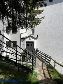 Acogedor Apartamento de 2 dormitorios con plaza de garaje - Image 1