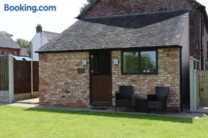 Malthouse Farm Cottage Studio - Image 1