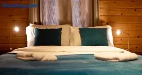 The Steadings Log Cabins - Image 2