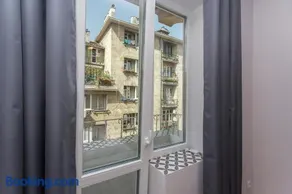 Sunny and Modern 1BDR Apartment in the Center - Image 5