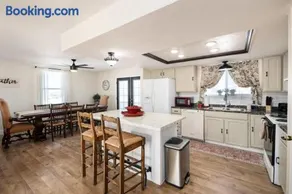 Pet Friendly Farmhouse with Yard & BBQ - Image 1