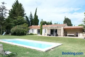 modern house with pool, near baux de provence and golfs in mouries 8 sleeps - Image 1