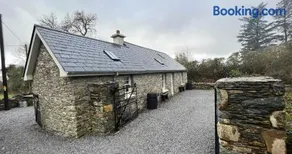 Newly Renovated stone cottage located 2.5 miles from Killarney Town - Image 1